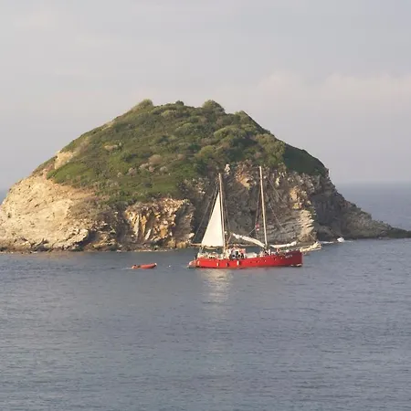 Punta Dei Barbari #maestrale #libeccio #tramontana 아파트 카보